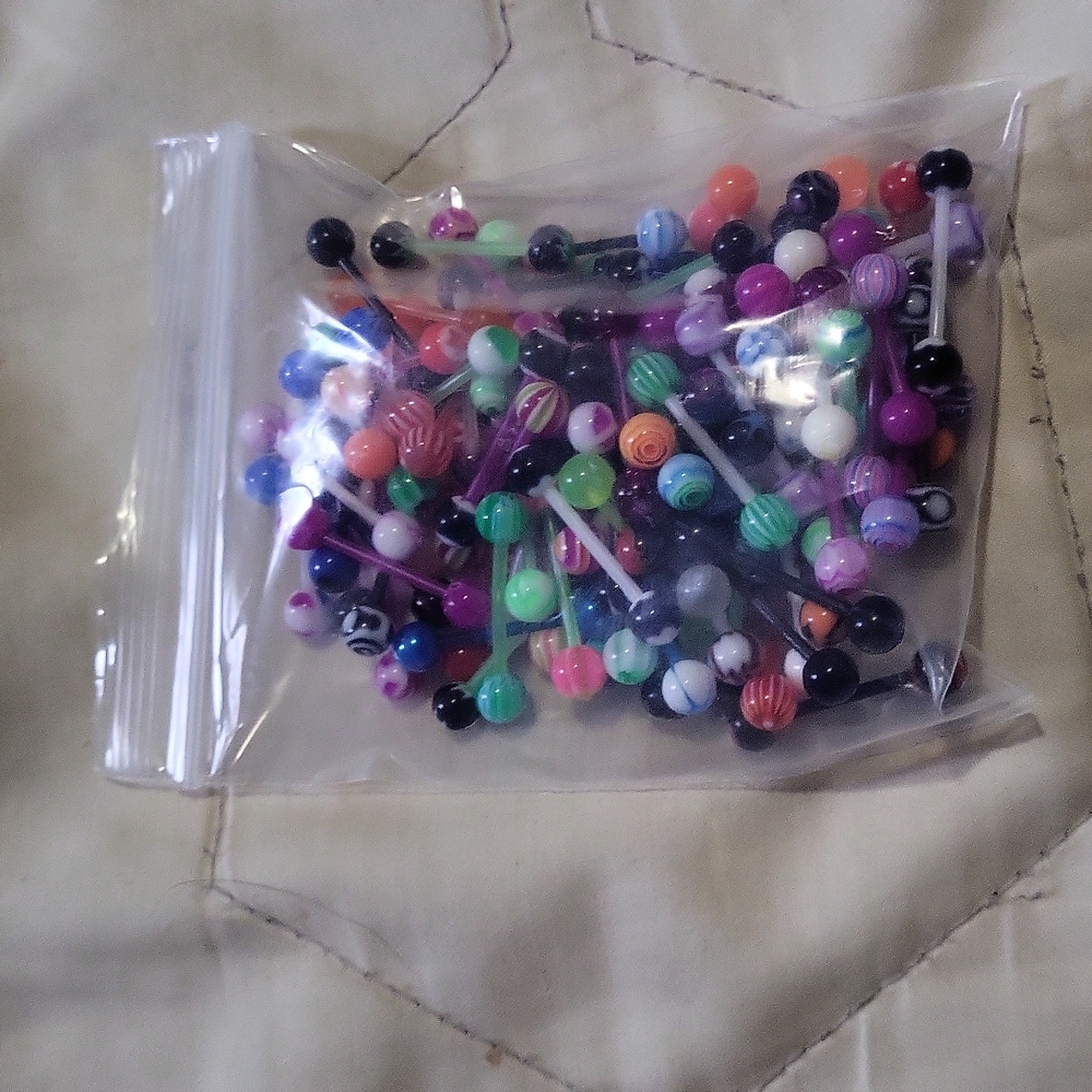 100 Pieces Plastic Tongue Rings